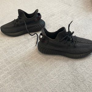 yeezy 350 v2 black reflective